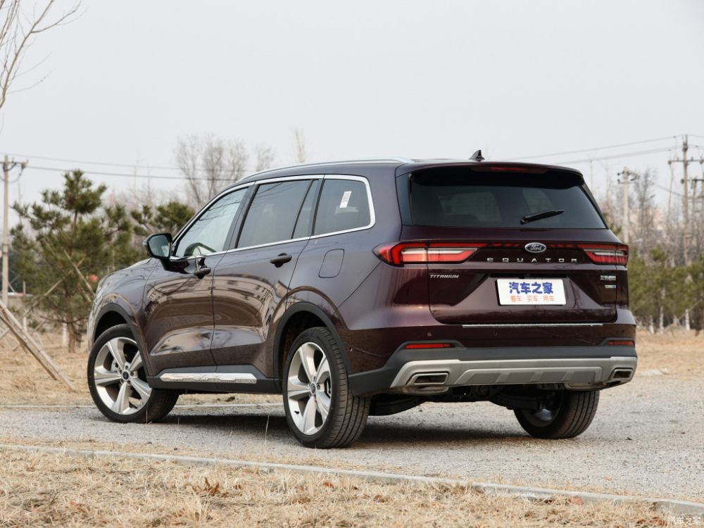 Ford Equator 2021 nhìn từ đằng sau