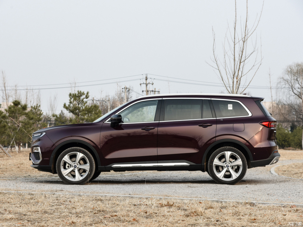 Ford Equator 2021 nằm giữa phân khúc SUV cỡ trung và cỡ lớn