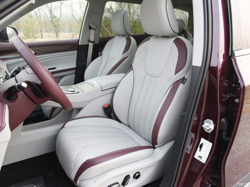 Hàng ghế trước của Ford Equator 2021