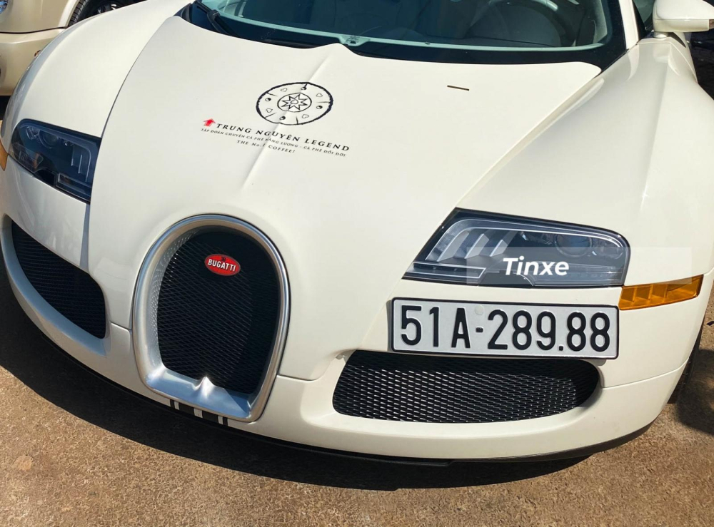 Xe đã được trang bị đèn pha LED của phiên bản cao cấp Bugatti Veyron Super Sport