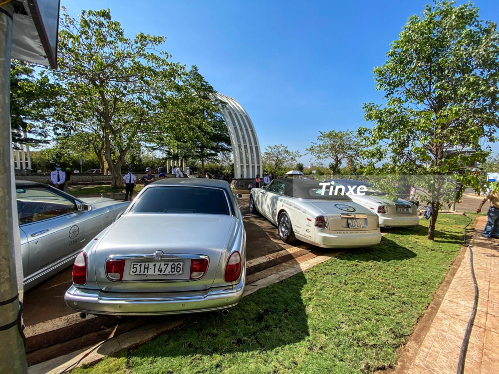 Rolls-Royce Silver Seraph sản xuất từ 1999 đến 2002, đây chính là đàn anh của Rolls-Royce Ghost sau này