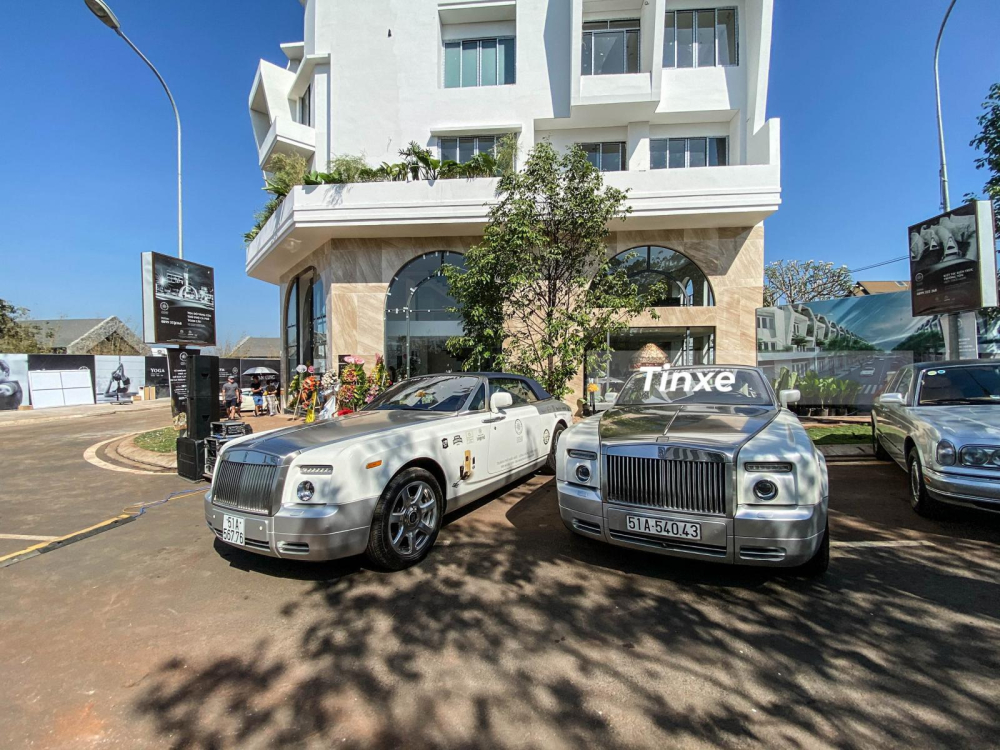 2 trong số 6 chiếc Rolls-Royce Phantom Drophead Coupe tại Việt Nam đang thuộc sở hữu của Chủ tịch Trung Nguyên