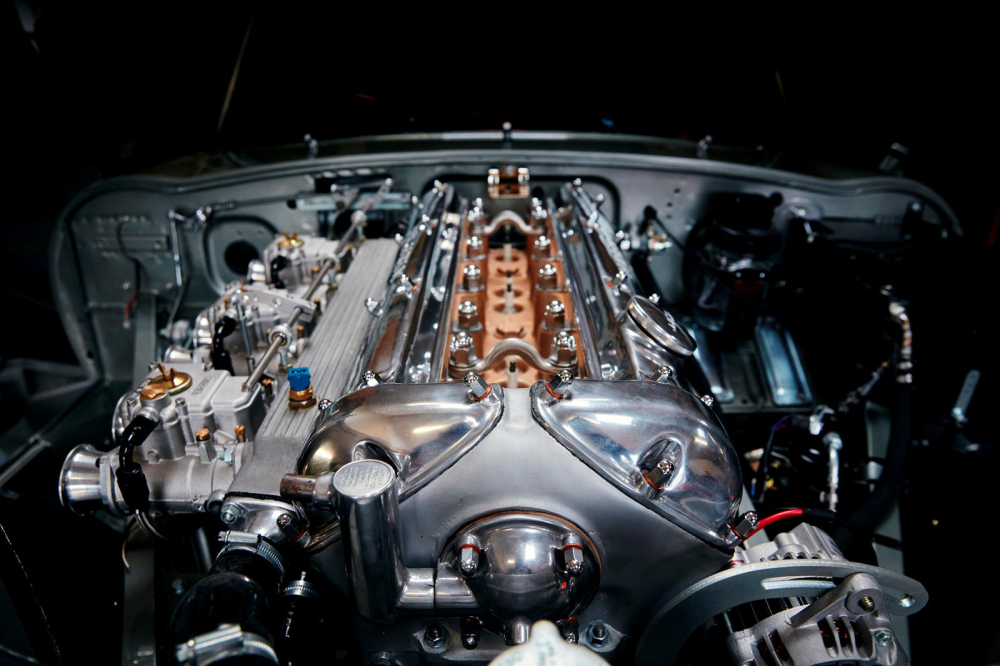Động cơ của Jaguar E-Type Reimagined bởi Helm Motors