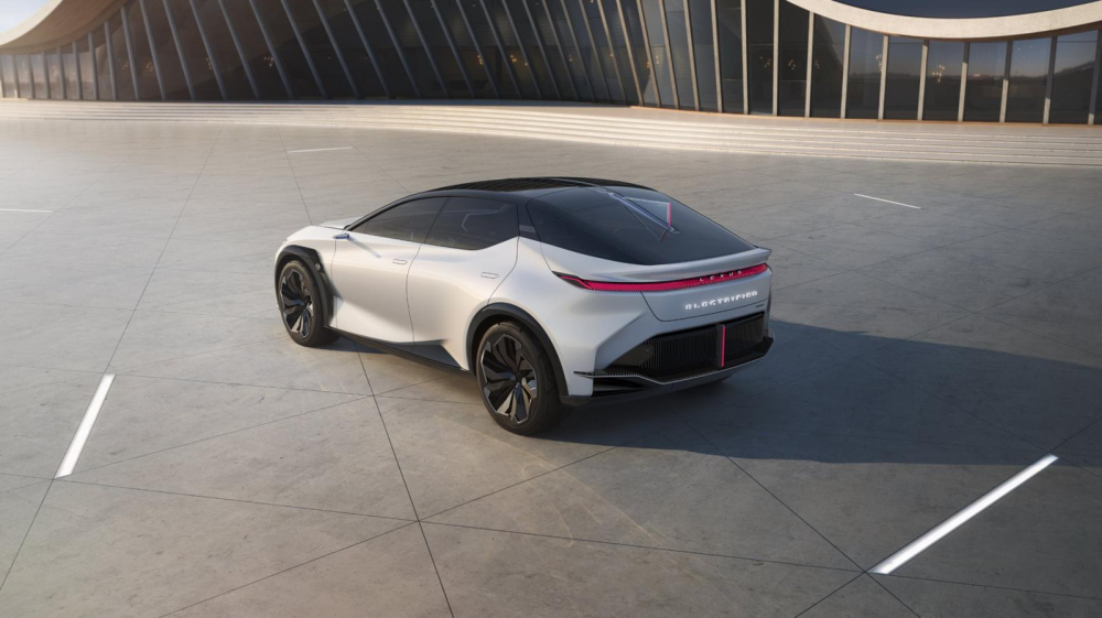 Lexus LF-Z Electrified Concept có dải đèn hậu LED thanh mảnh và vắt ngang đuôi xe