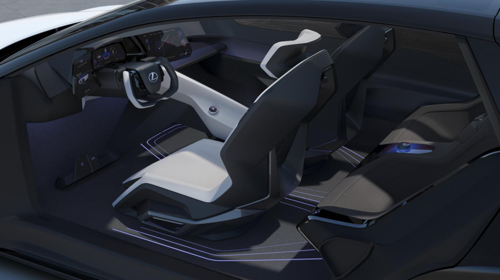 Lexus LF-Z Electrified Concept được trang bị vô lăng cắt cụt bên trên