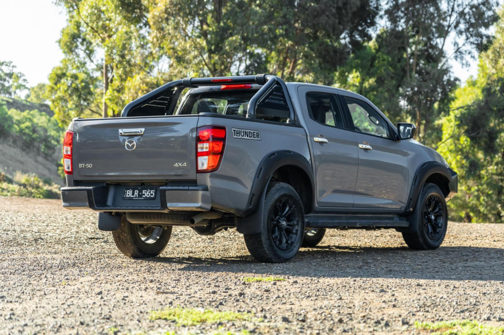 Mazda BT-50 Thunder 2021 nhìn từ phía sau Mazda BT-50 Thunder 2021 nhìn từ phía sau