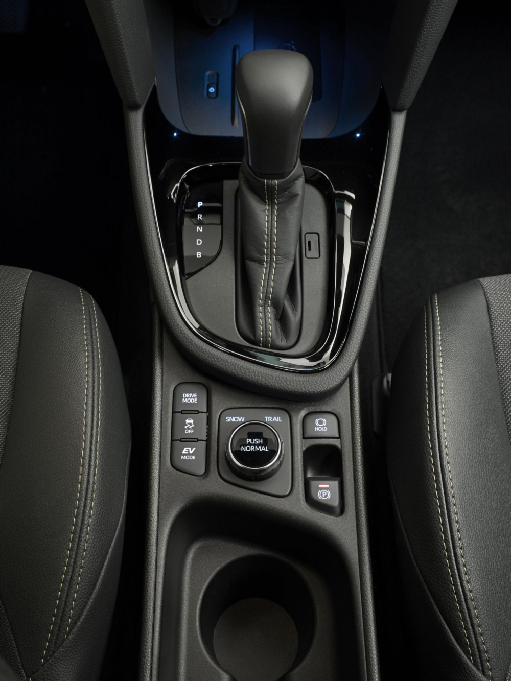 Cần số của Toyota Yaris Cross Adventure 2021