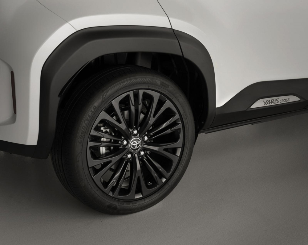 Bộ vành la-zăng 18 inch của Toyota Yaris Cross Adventure 2021