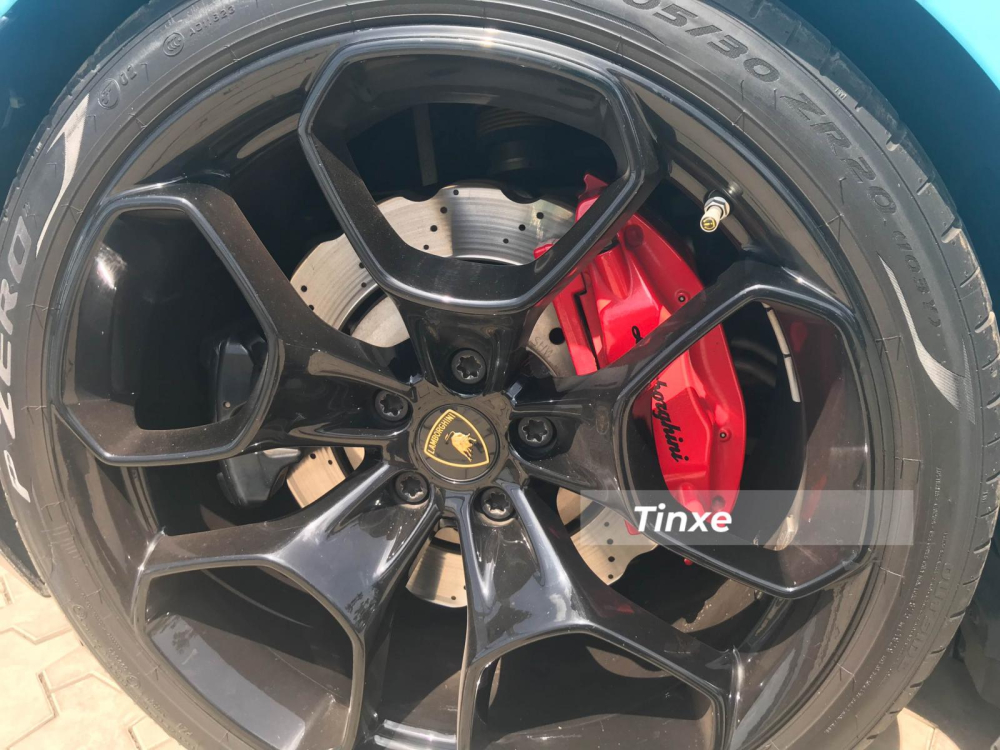 Bộ m&acirc;m của xe Lamborghini Huracan LP580-2