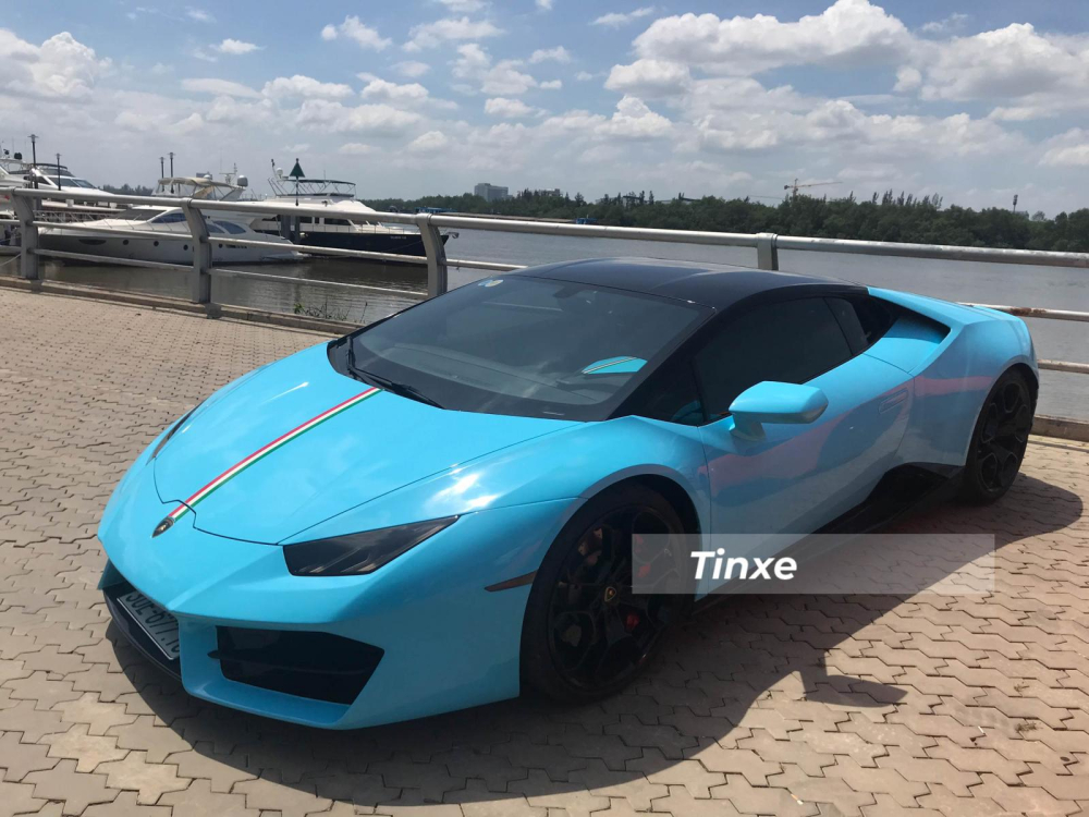 Xe được d&aacute;n bộ &aacute;o Baby Blue đẹp mắt