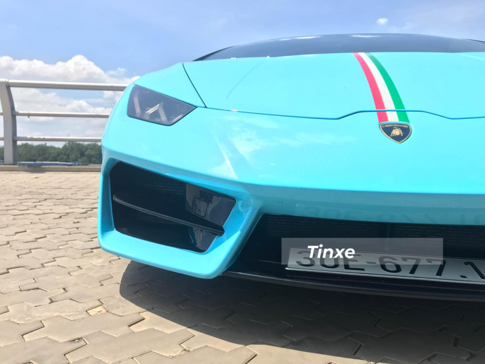 Lamborghini Huracan LP580-2 c&oacute; th&ecirc;m thanh chia gi&oacute; nằm ngang ở 2 hốc gi&oacute; b&ecirc;n h&ocirc;ng