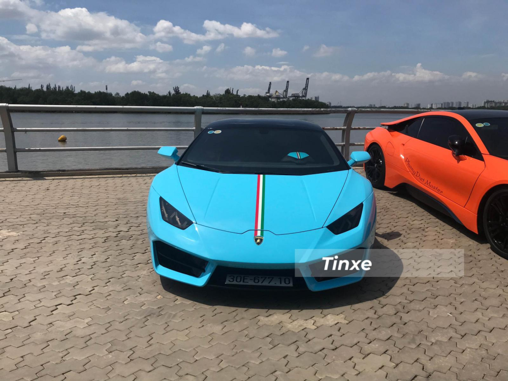 Cận cảnh Lamborghini Huracan dẫn động cầu sau mang bộ &aacute;o xanh dương đẹp mắt