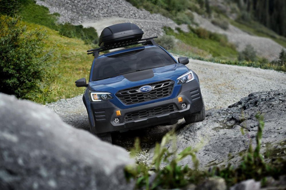 Subaru Outback Wilderness 2022 c&oacute; g&oacute;c tiếp cận, g&oacute;c tho&aacute;t v&agrave; g&oacute;c leo dốc tăng l&ecirc;n