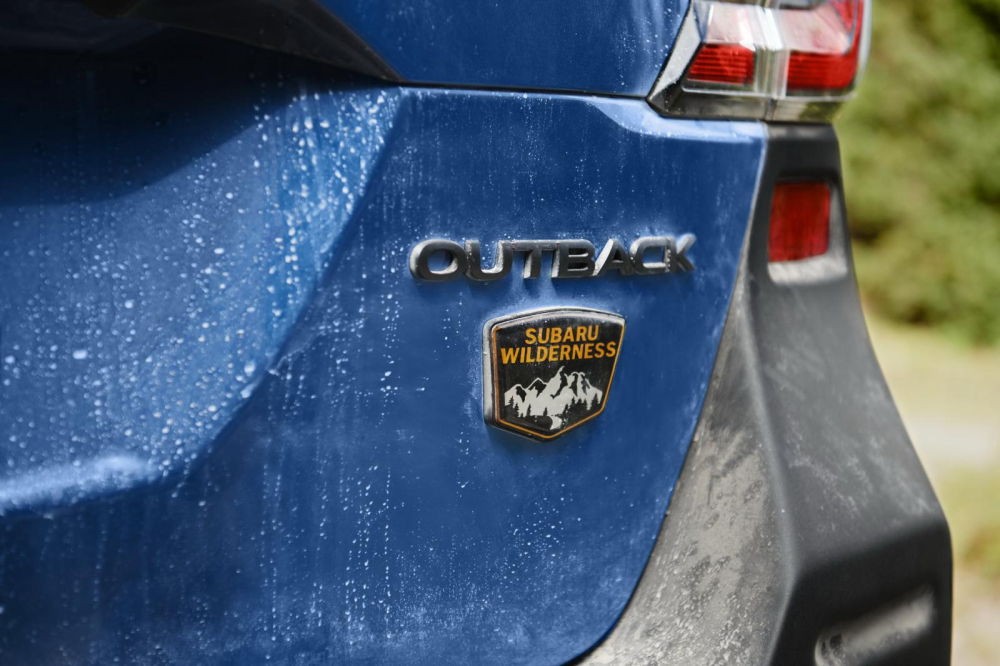 Subaru Outback Wilderness 2022 m&agrave;u xanh dương