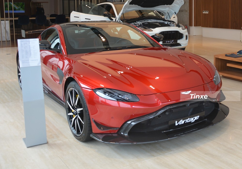 Diện mạo phần đầu xe Aston Martin V8 Vantage độ body kit AMR