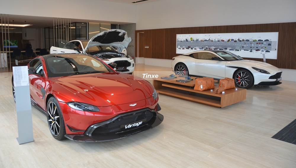 Sau hơn 2 năm về nước m&agrave; kh&ocirc;ng c&oacute; người mua, Aston Martin V8 Vantage 2018 thứ 2 tại thị trường Việt Nam đ&atilde; t&igrave;m thấy chủ nh&acirc;n l&agrave; người chơi hệ si&ecirc;u xe kh&eacute;t tiếng nhất nước