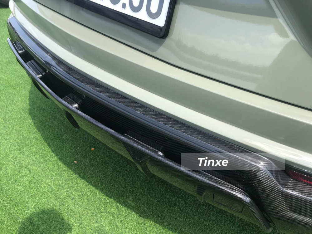 Cản va sau nguy&ecirc;n khối carbon của Lamborghini Urus