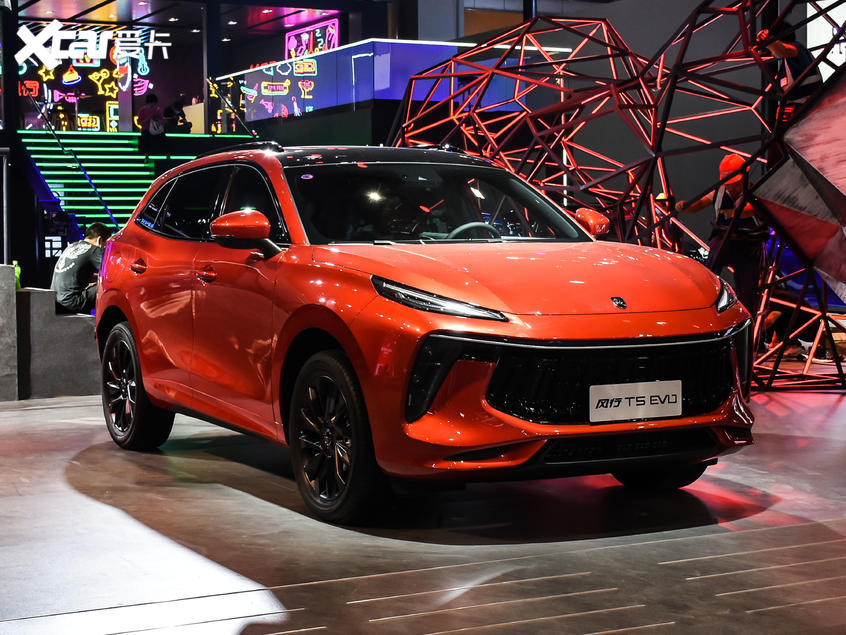 Thiết kế đầu xe của Dongfeng Fengxing T5 EVO