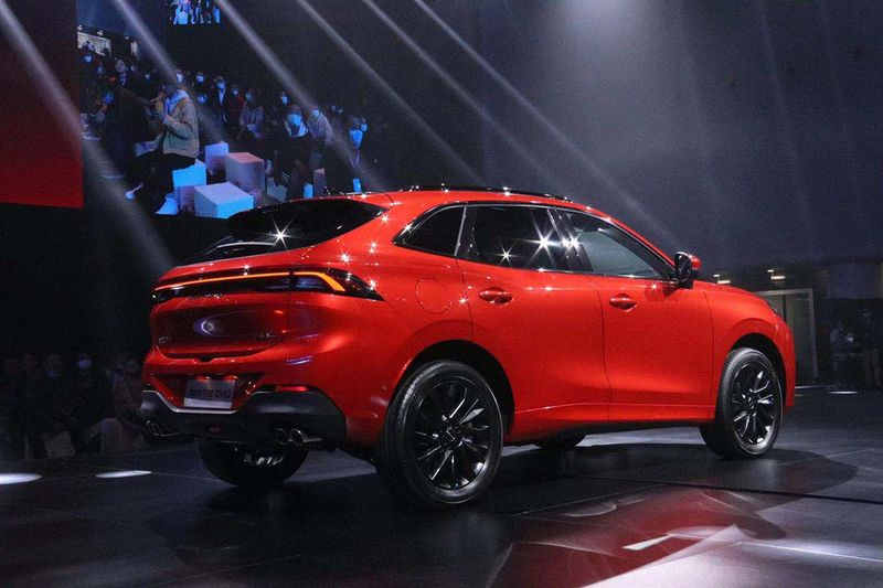 Đèn hậu của Dongfeng Fengxing T5 EVO gợi liên tưởng đến Porsche Macan