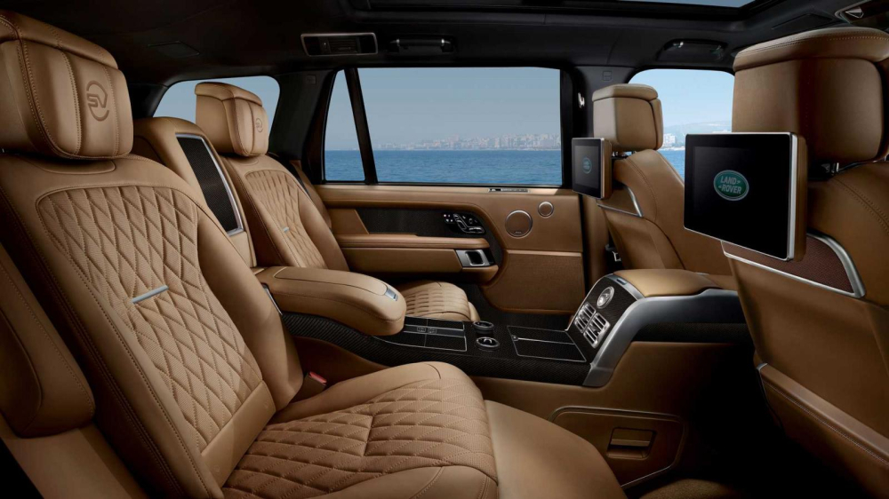 Hàng ghế sau với khoảng duỗi chân rộng rãi của Range Rover SVAutobiography Ultimate Edition 2021