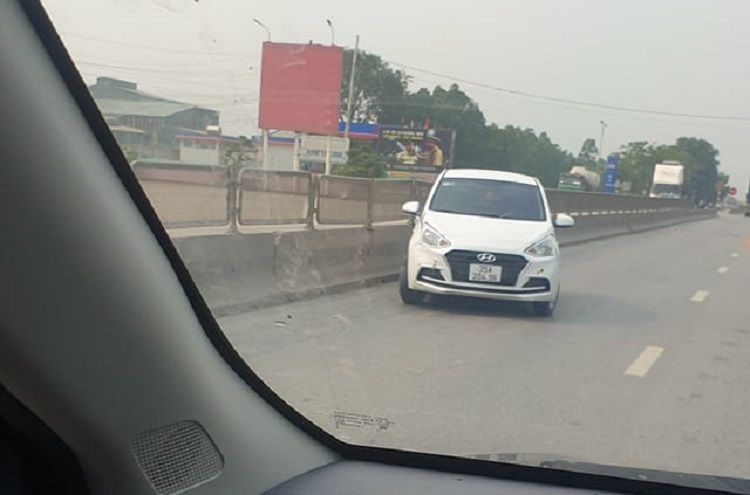 Chiếc ô tô Hyundai Grand i10 tại hiện trường vụ tai nạn