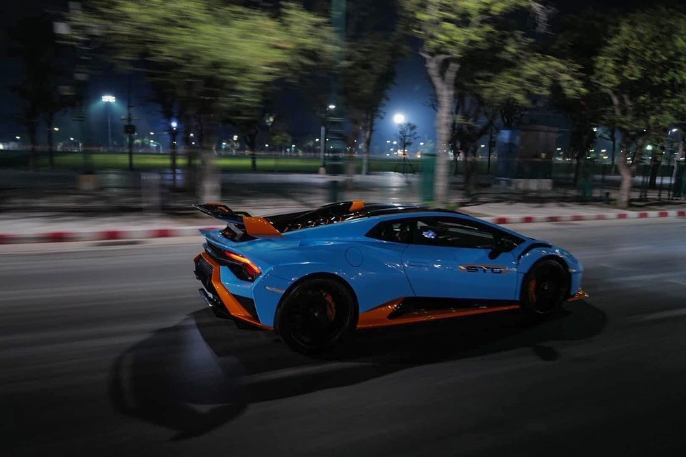 Lamborghini Huracan STO tuy có sức mạnh ngang với Lamborghini Huracan EVO nhưng đã được tuỳ chỉnh lại mang đến cảm giác lái đua xe chân thật nhất