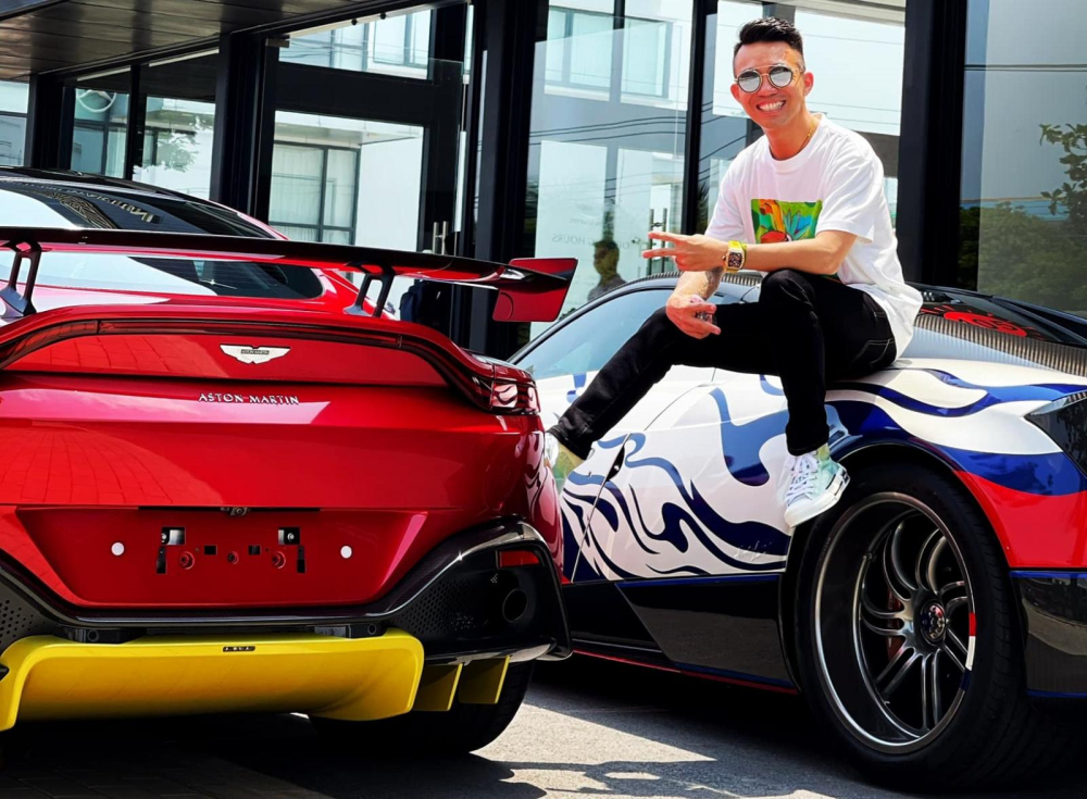 Minh Nhựa từng lái Pagani Huayra ra đại lý Aston Martin để xem mắt V8 Vantage