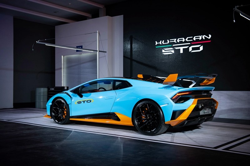 Lamborghini Huracan STO cá tính qua bộ áo Blu Laufey