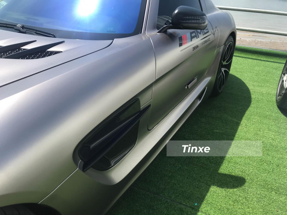 Hốc gió lớn bên hông của Mercedes-Benz SLS AMG Hốc gió lớn bên hông của Mercedes-Benz SLS AMG