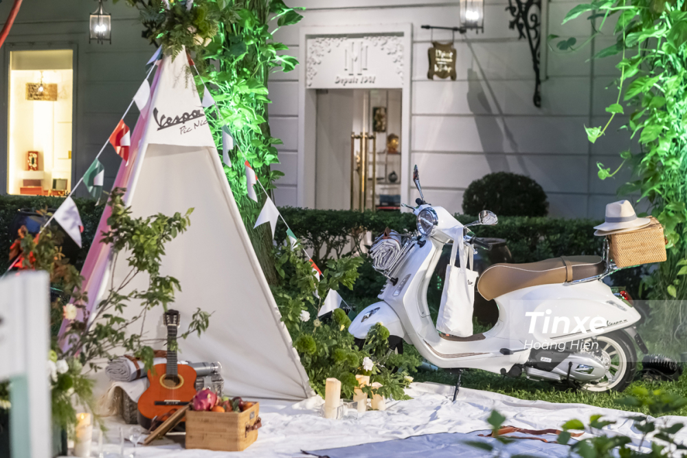 Vespa Primavera Picnic chính thức được ra mắt với số lượng giới hạn chỉ 300 chiếc tại Việt Nam.