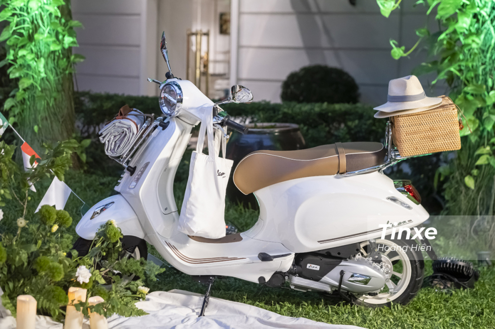 Vespa Primavera Picnic sẽ được trang bị thêm nhiều phụ kiện để tăng tính thời trang và thực dụng cho những chuyến đi chơi.