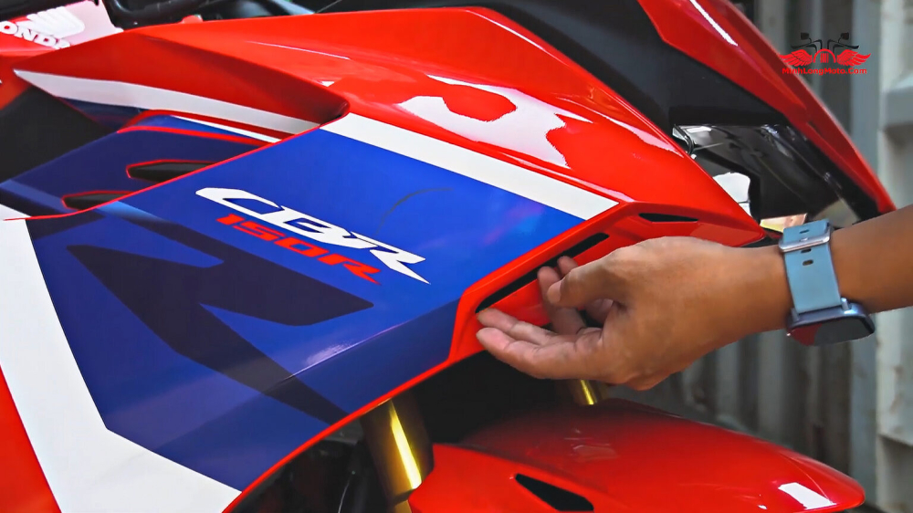 Hốc gió giống trên Honda CBR1000RR-R
