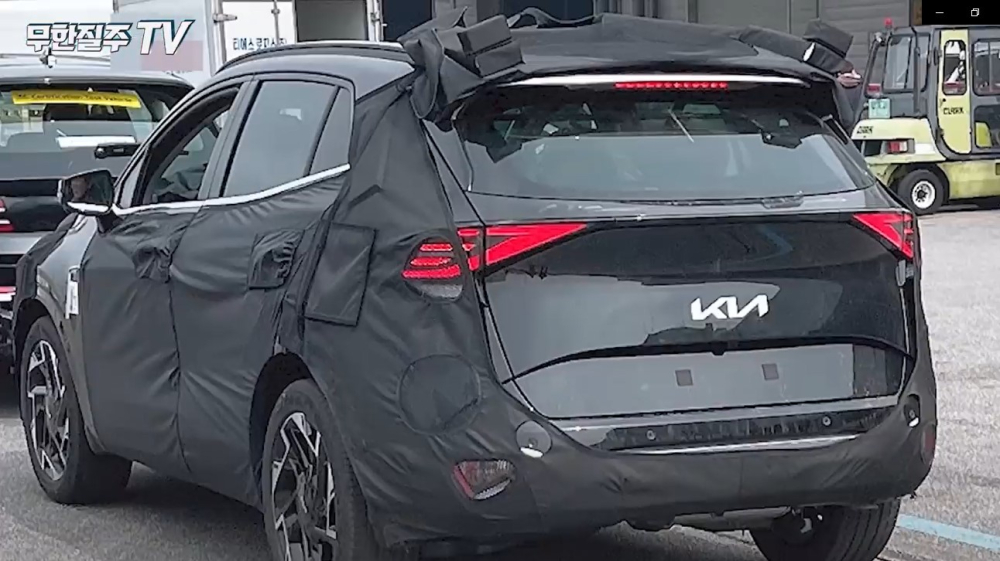 Thiết kế đuôi xe bị lộ của Kia Sportage 2021 Thiết kế đuôi xe bị lộ của Kia Sportage 2021