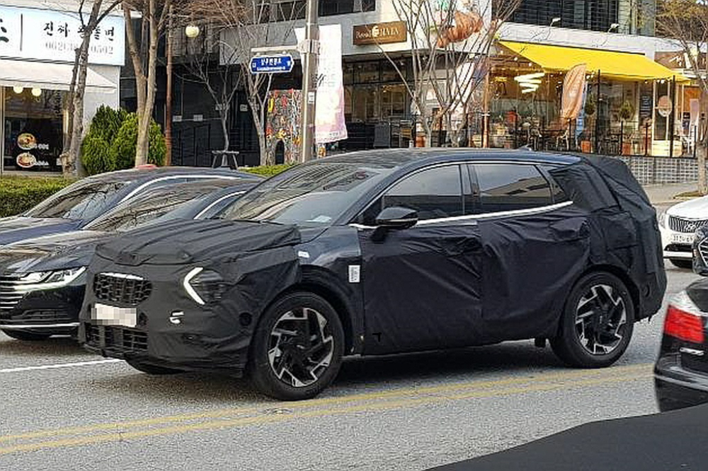 Kia Sportage 2021 được trang bị đèn LED định vị ban ngày hình boomerang Kia Sportage 2021 được trang bị đèn LED định vị ban ngày hình boomerang
