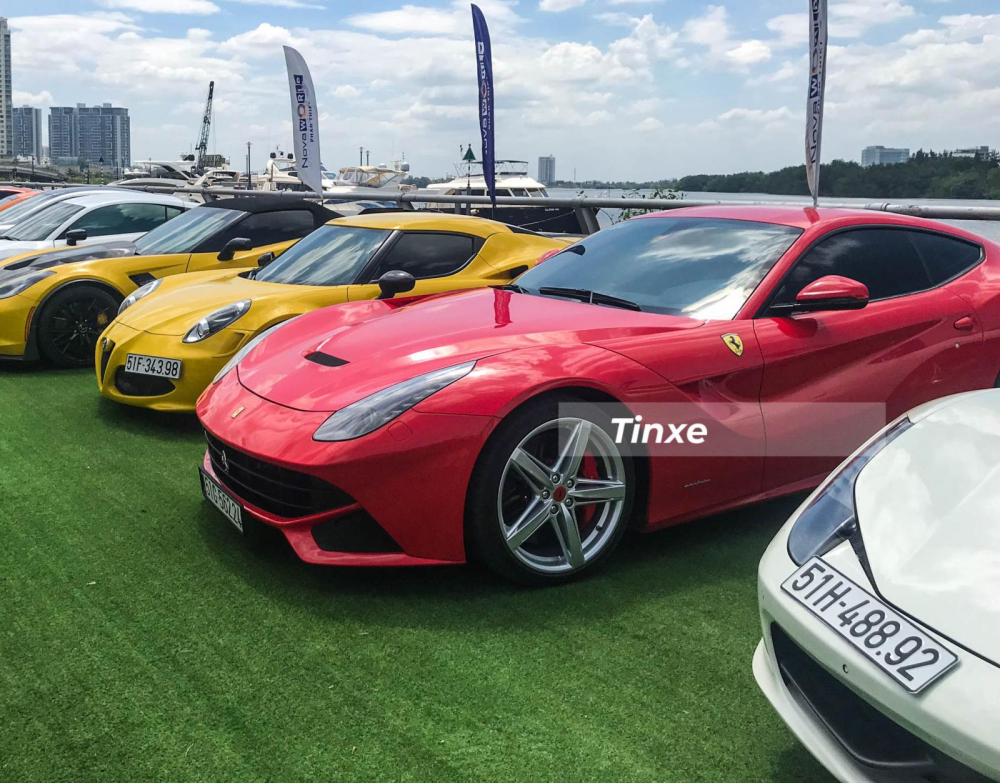Chiếc siêu xe Ferrari F12 Berlinetta này đã được chủ nhân nâng cấp ống xả độ Chiếc siêu xe Ferrari F12 Berlinetta này đã được chủ nhân nâng cấp ống xả độ