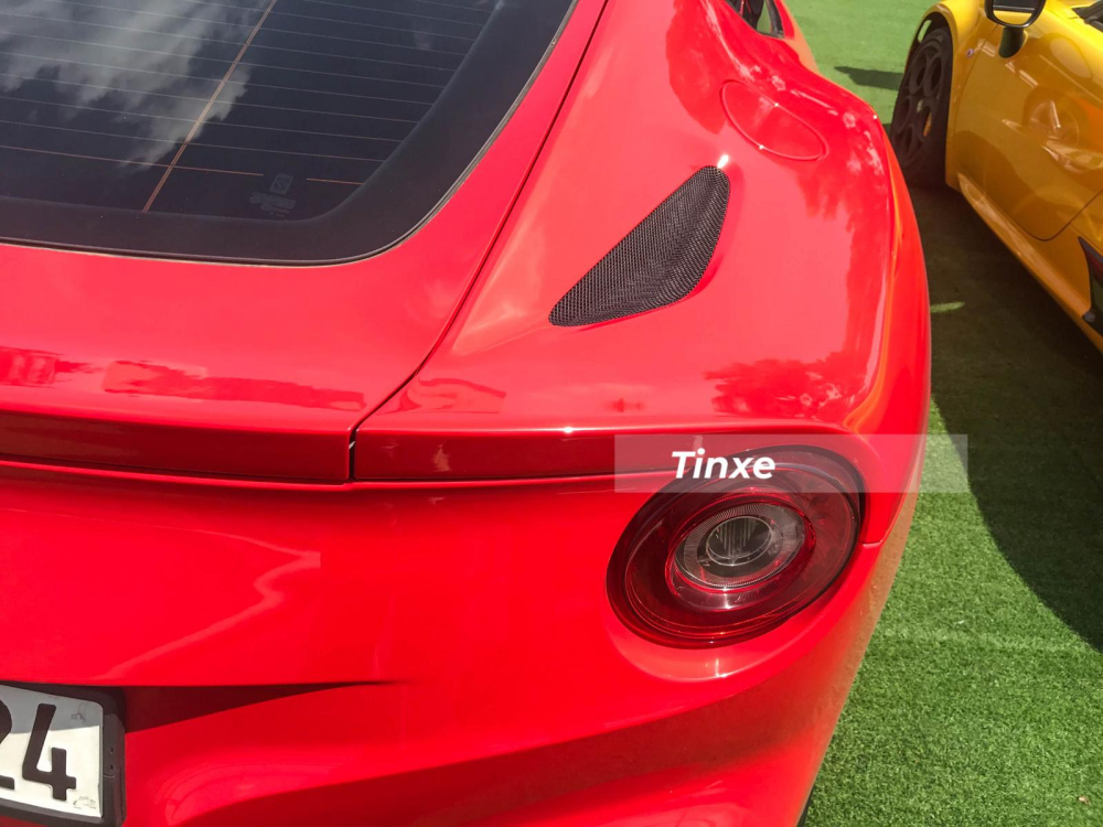 Còn đây là thiết kế đèn pha tròn đơn của Ferrari F12 Berlinetta Còn đây là thiết kế đèn pha tròn đơn của Ferrari F12 Berlinetta
