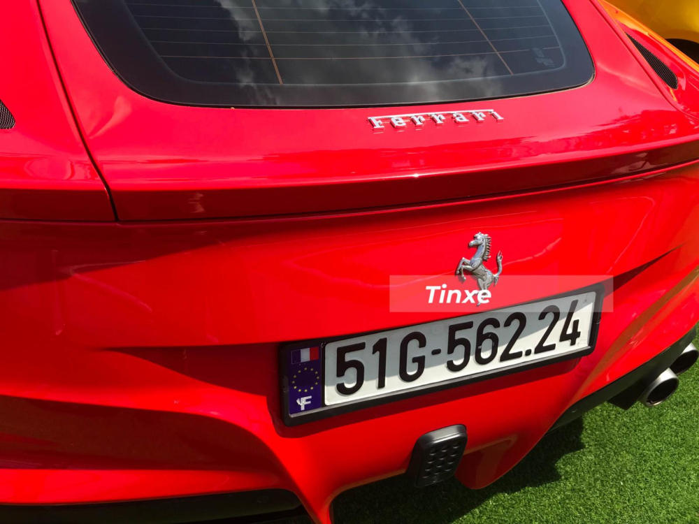 Ferrari F12 Berlinetta sử dụng động vơ V12 của xe Ferrari F12 Berlinetta sử dụng động vơ V12 của xe
