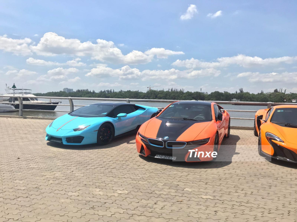 Được biết, ngoài chiếc xe thể thao BMW i8, người này còn sở hữu siêu xe Lamborghini Huracan LP580-2 hiện chỉ có một chiếc định cư ở Sài thành và tính trên dải đất hình chữ S chỉ có thêm 1 chiếc xe Lamborghini Huracan LP580-2 khác xuất hiện. Được biết, ngoài chiếc xe thể thao BMW i8, người này còn sở hữu siêu xe Lamborghini Huracan LP580-2 hiện chỉ có một chiếc định cư ở Sài thành và tính trên dải đất hình chữ S chỉ có thêm 1 chiếc xe Lamborghini Huracan LP580-2 khác xuất hiện.