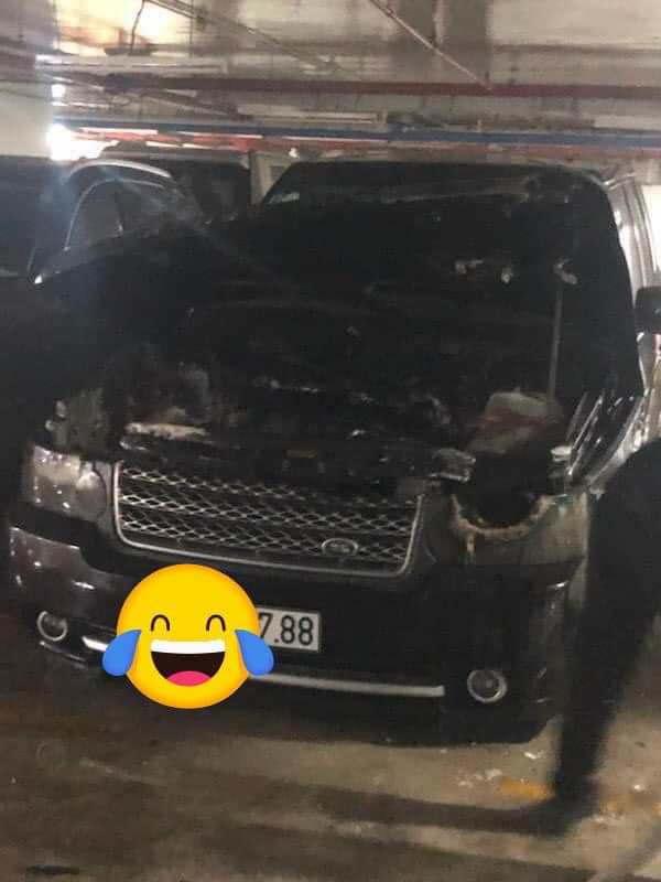 Chiếc SUV hạng sang Range Rover bốc ch&aacute;y trong tầng hầm của Tr&agrave;ng Tiền Plaza