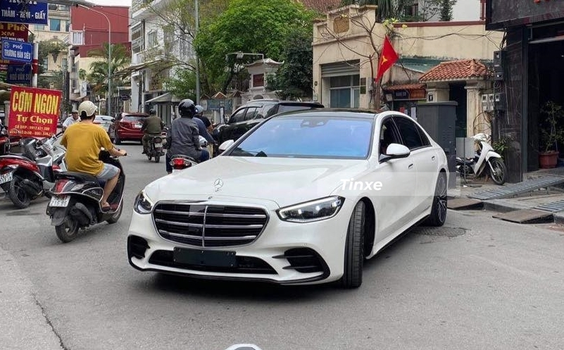 Ông hoàng phân khúc sedan hạng sang cỡ lớn Mercedes-Benz S500 2021 đầu tiên về Việt Nam