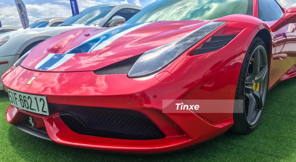 Toàn bộ mặt tiền của Ferrari 458 Speciale thiết kế lại so với 458 Italia trừ đèn pha Toàn bộ mặt tiền của Ferrari 458 Speciale thiết kế lại so với 458 Italia trừ đèn pha