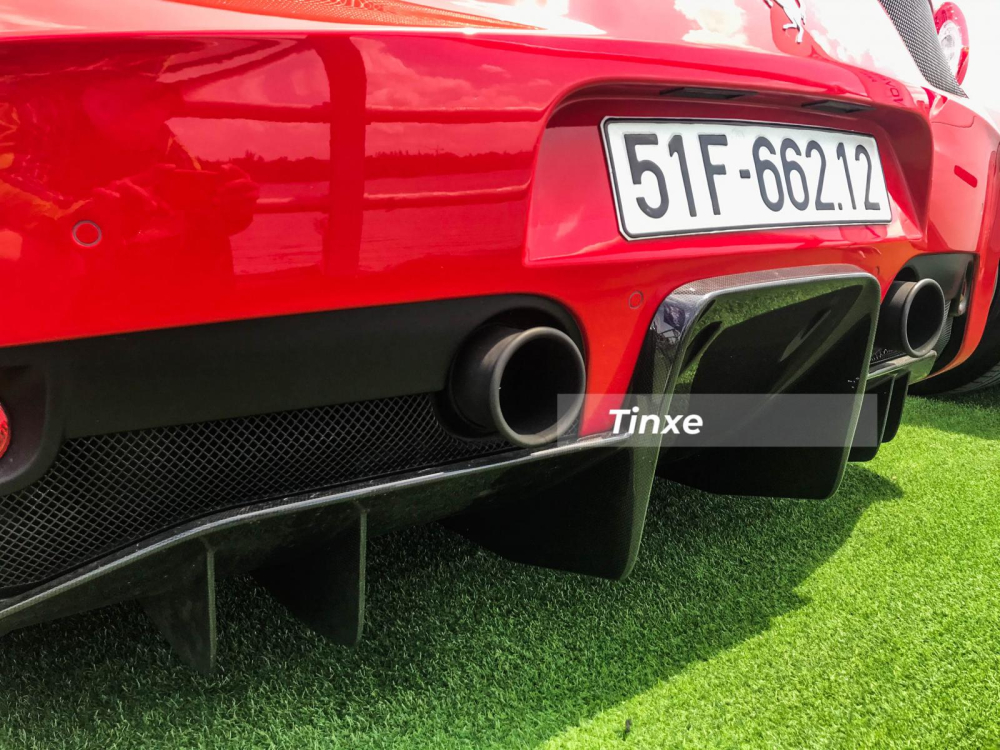 Ferrari 458 Speciale chỉ có 2 ống xả tròn đặt đối xứng Ferrari 458 Speciale chỉ có 2 ống xả tròn đặt đối xứng