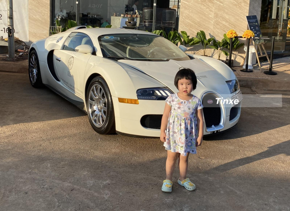 Bugatti Veyron của Đặng L&ecirc; Nguy&ecirc;n Vũ đ&atilde; được thay đ&egrave;n pha của bản Bugatti Veyron Super Sport