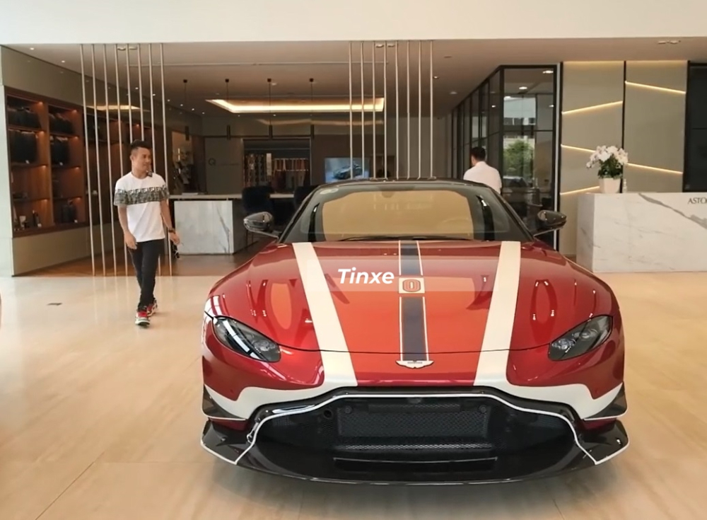 Diện mạo phần đầu xe Aston Martin V8 Vantage của Minh Nhựa