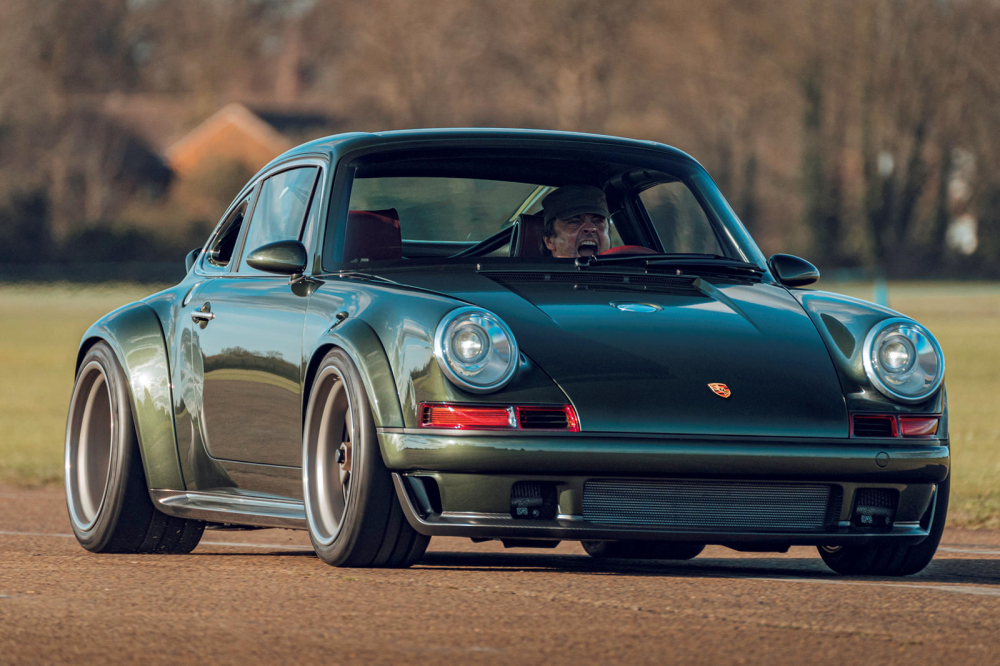 Ph&iacute;a trước của Singer Porsche 911 DLS