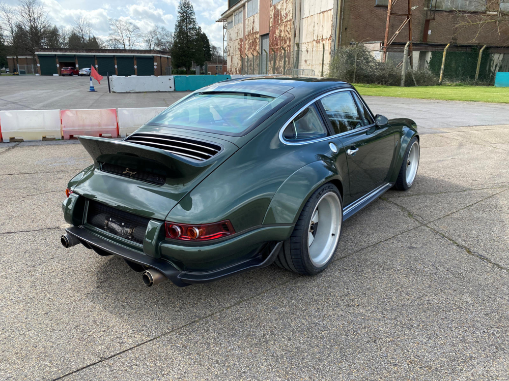 Ph&iacute;a sau&nbsp;của Singer Porsche 911 DLS