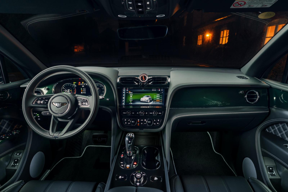 Nội thất b&ecirc;n trong Bentley Bentayga Hybrid