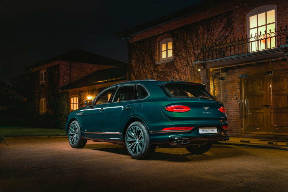 Bentley Bentayga Hybrid c&oacute; &aacute;nh hổ ph&aacute;ch v&agrave; v&agrave;ng kim