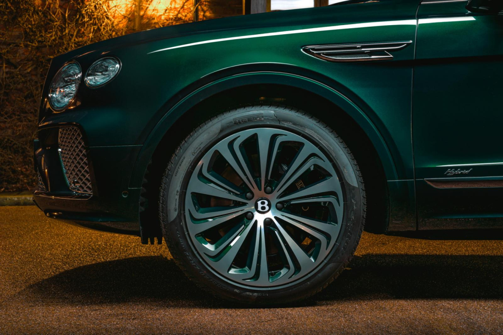 Bộ v&agrave;nh 22 inch của Bentley Bentayga Hybrid