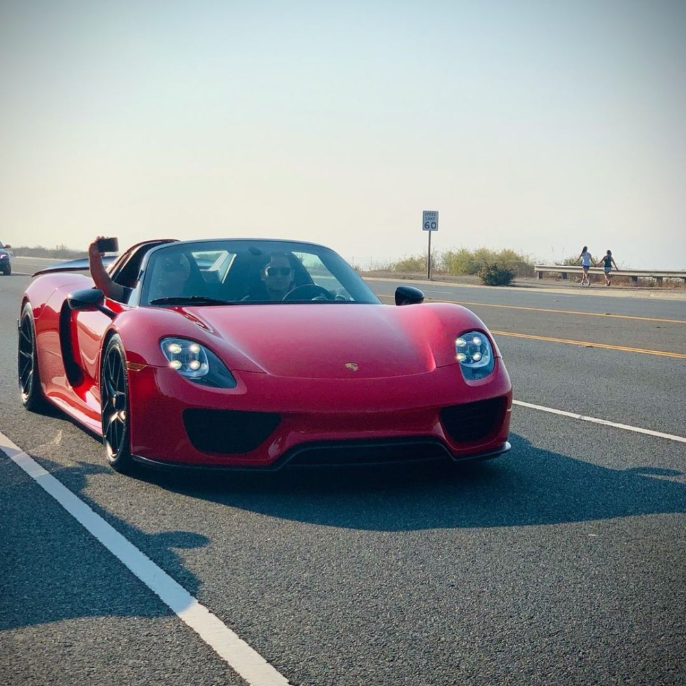 Sau khi đã sở hữu siêu xe Porsche 918 Spyder màu đỏ